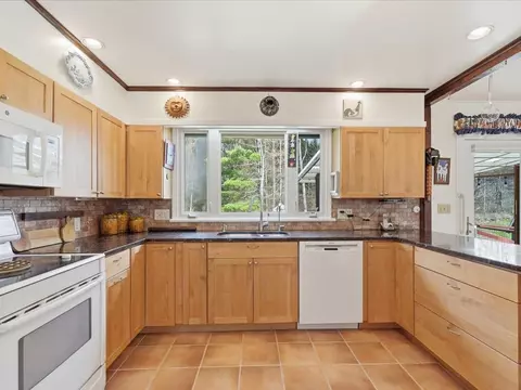 Kitchen - 12 Briar Patch Ln, Underhill, VT 05489 photo 4 of 5