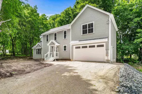 5 Daniel St, Somersworth, NH 03878