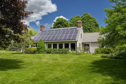 860 Briar Hill Rd, Hopkinton, NH 03229