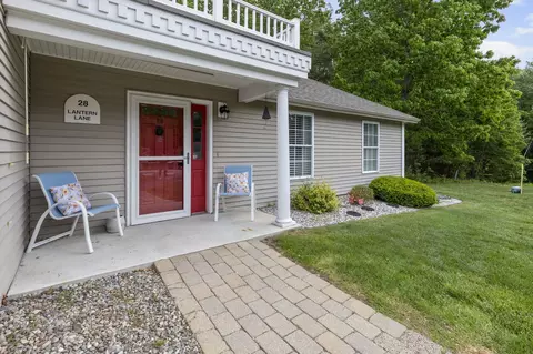 28 Lantern Ln, Kingston, NH 03848