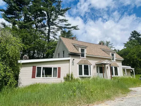 32 E Lull Pl, New Boston, NH 03070