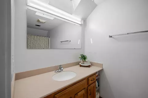 Bath - 41 Esker Rd, Hampton, NH 03842 photo 2 of 3