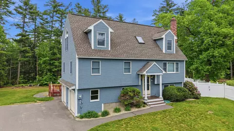 35 Iris Dr, Merrimack, NH 03054