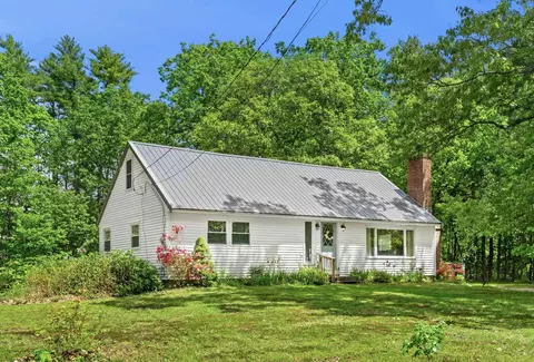 52 Pinkham Rd, Lee, NH 03861