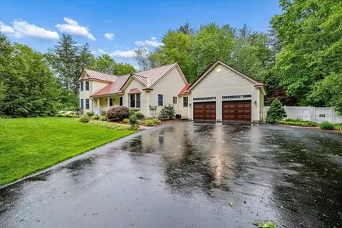 6 Acacia St, Merrimack, NH 03054