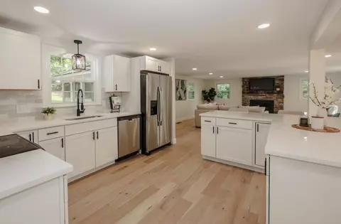 9 Northfield Rd, Amherst, NH 03031