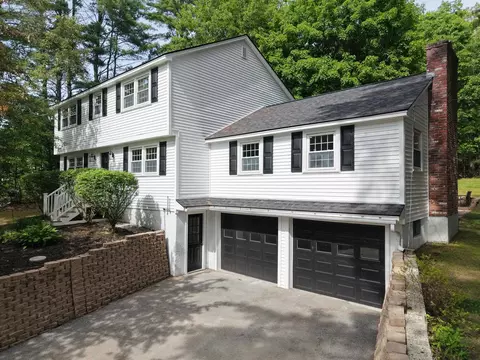 9 Northfield Rd, Amherst, NH 03031