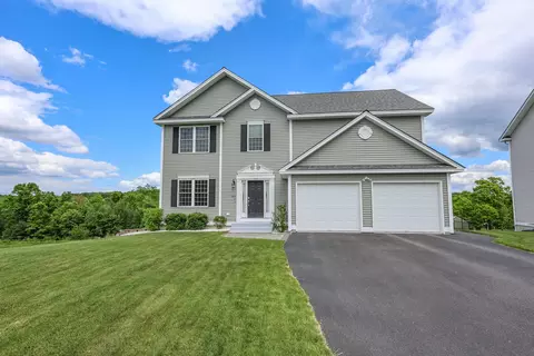 142 Brookview Dr, Hooksett, NH 03106