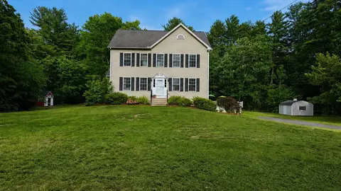 54 Chase Rd, Londonderry, NH 03053