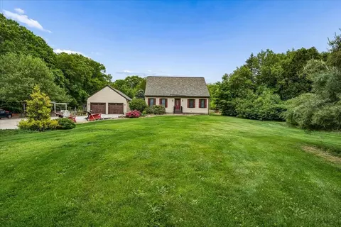 240 Sandown Rd, Chester, NH 03036
