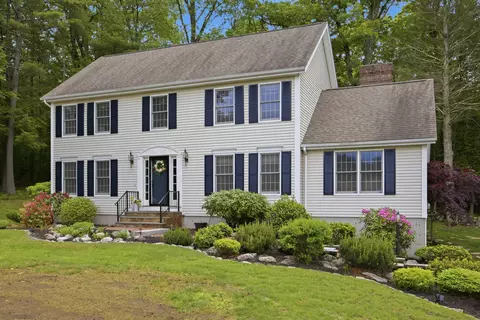 3 Faye Ln, Londonderry, NH 03053