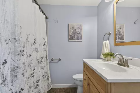 Bath - 37 Stacey Cir, Windham, NH 03087 photo 3 of 4