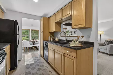 Kitchen - 37 Stacey Cir, Windham, NH 03087 photo 4 of 4