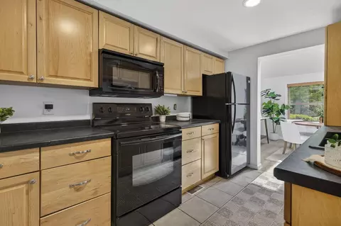 Kitchen - 37 Stacey Cir, Windham, NH 03087 photo 2 of 4