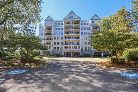 10 Mountain Laurels Dr #408, Nashua, NH 03062