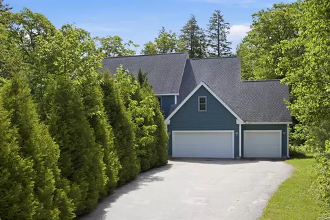 Exterior - 6 Dunnmoore Dr, Bow, NH 03304 photo 5 of 12