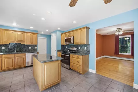 Kitchen - 6 Dunnmoore Dr, Bow, NH 03304 photo 2 of 3