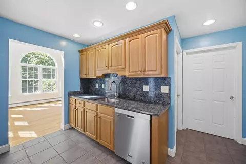 Kitchen - 6 Dunnmoore Dr, Bow, NH 03304 photo 1 of 3
