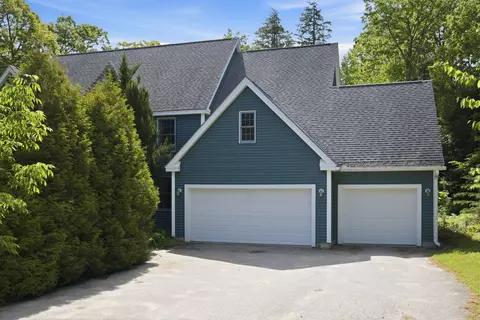 Exterior - 6 Dunnmoore Dr, Bow, NH 03304 photo 3 of 12
