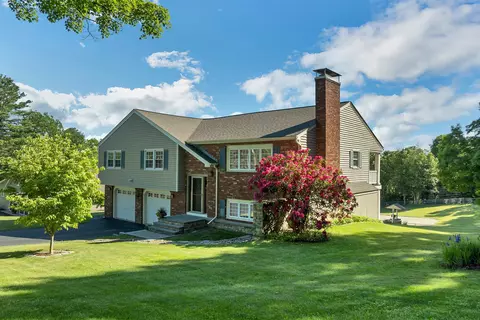 107 Kendall Pond Rd, Windham, NH 03087