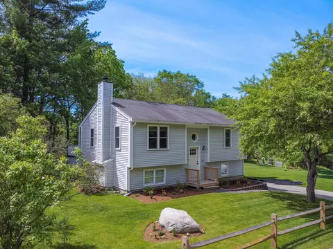 51 Woodlands Dr, Epping, NH 03042