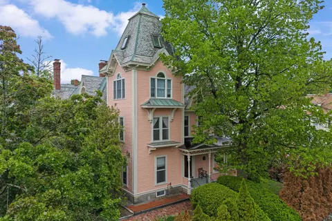 270 Orange St #2, Manchester, NH 03104
