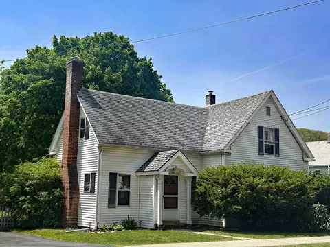 36 Green St, Rockingham, VT 05101