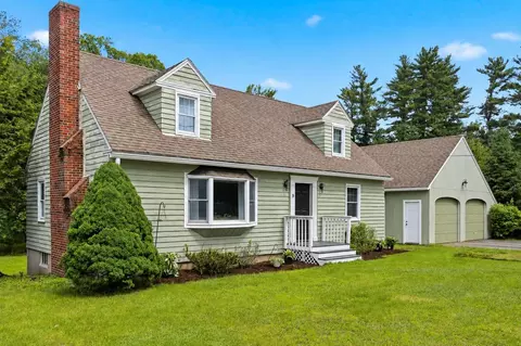 31 Westwood Cir, Dover, NH 03820