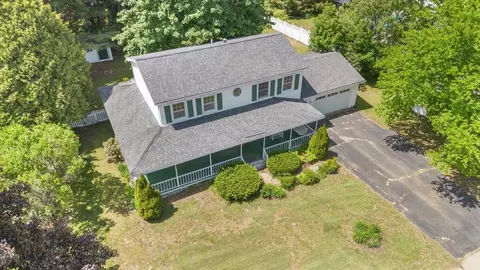 32 Countryside Dr, Essex Junction, VT 05452