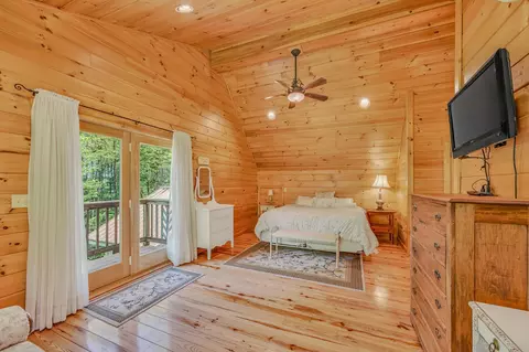 Bedroom - 1560 Cherry Valley Rd, Bethlehem, NH 03574 photo 7 of 9