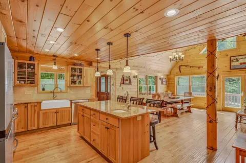 Kitchen - 1560 Cherry Valley Rd, Bethlehem, NH 03574 photo 2 of 5