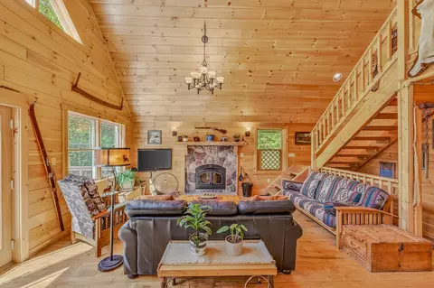Living - 1560 Cherry Valley Rd, Bethlehem, NH 03574 photo 2 of 5