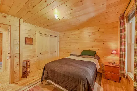 Bedroom - 1560 Cherry Valley Rd, Bethlehem, NH 03574 photo 4 of 9