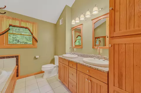 Bath - 1560 Cherry Valley Rd, Bethlehem, NH 03574 photo 3 of 5