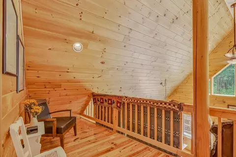 Entry Way - 1560 Cherry Valley Rd, Bethlehem, NH 03574 photo 4 of 7
