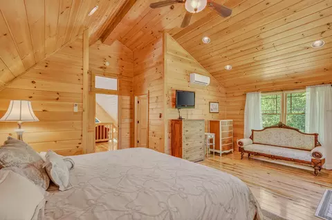 Bedroom - 1560 Cherry Valley Rd, Bethlehem, NH 03574 photo 5 of 9