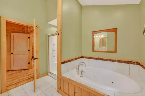 Bath - 1560 Cherry Valley Rd, Bethlehem, NH 03574 photo 4 of 5