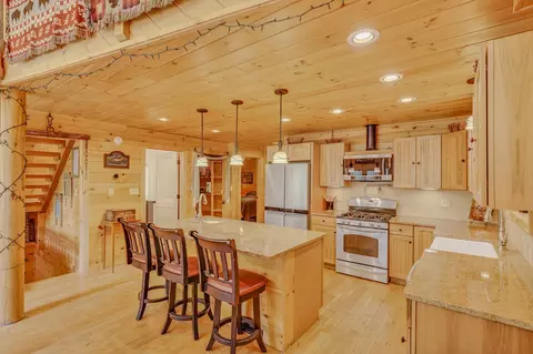 Kitchen - 1560 Cherry Valley Rd, Bethlehem, NH 03574 photo 4 of 5