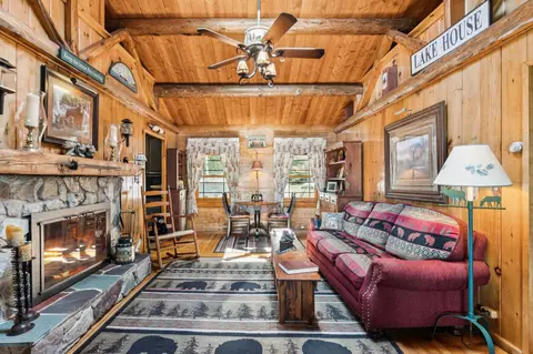 Living - 122 Broadside Rd, Wolfeboro, NH 03894 photo 2 of 3