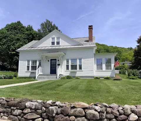 12 Mountain St, Bristol, VT 05443