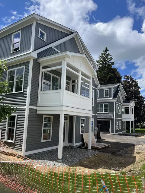 796 Central Ave UNIT A FRONT, Dover, NH 03820