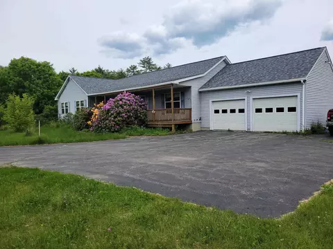 42 Chester Rd, Raymond, NH 03077