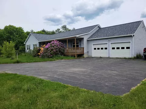 42 Chester Rd, Raymond, NH 03077