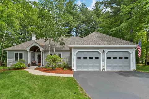 27 Sandpiper Ln, Merrimack, NH 03054