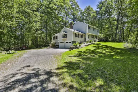 198 Wash Pond Rd, Hampstead, NH 03841