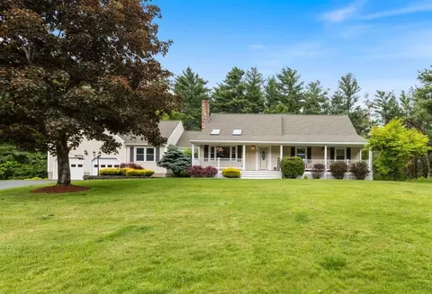 16 Locke Mill Dr, Litchfield, NH 03052