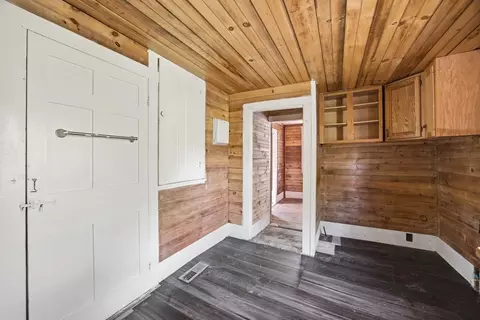 Entry Way - 307 School St, Rumney, NH 03266 photo 4 of 5