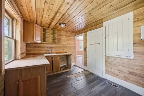 Entry Way - 307 School St, Rumney, NH 03266 photo 3 of 5