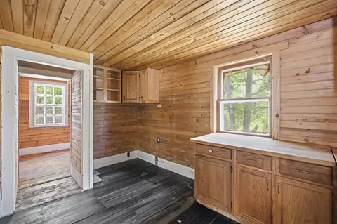Entry Way - 307 School St, Rumney, NH 03266 photo 2 of 5