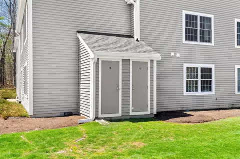 Exterior - 50 Brookside Dr #A5, Exeter, NH 03833 photo 4 of 6